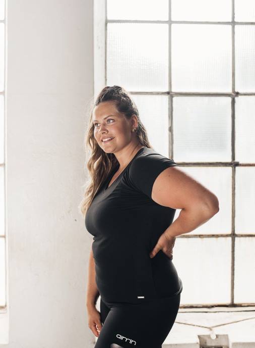 kvinnor AIM'N svart t-shirt med v-ringad hela dagen Kläder NBT4433