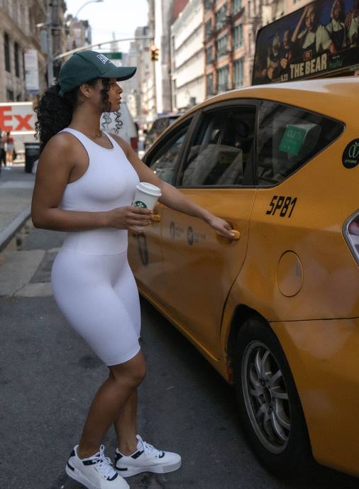 kvinnor AIM'N vita ribbade sömlösa bikershorts Kläder NBT4516